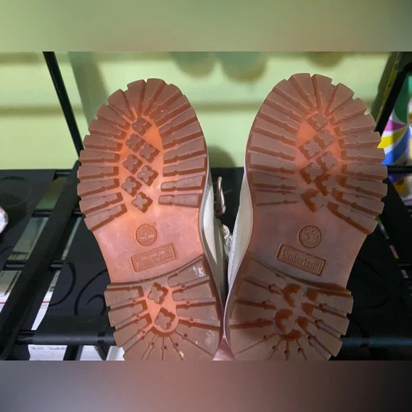 Girls Timberland Boots - Picture 5 of 6